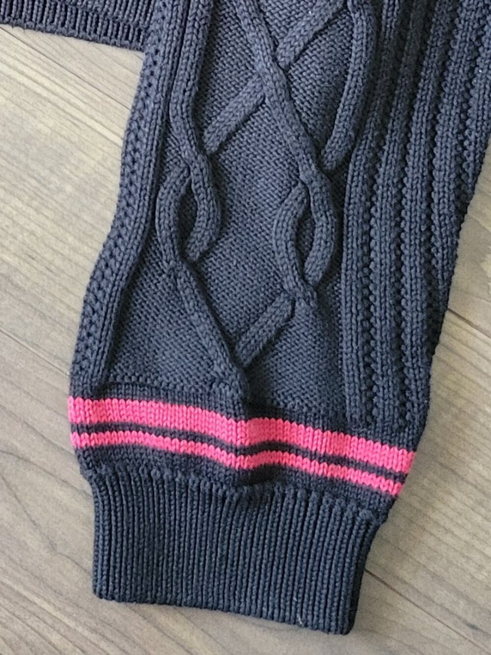 KOTN - Women's Nyala Sweater in Black/Fuchsia (M) - Picture 4 of 5